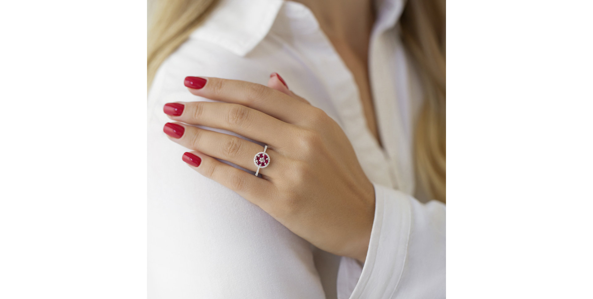 Diamond ring with Emerald Kiersten