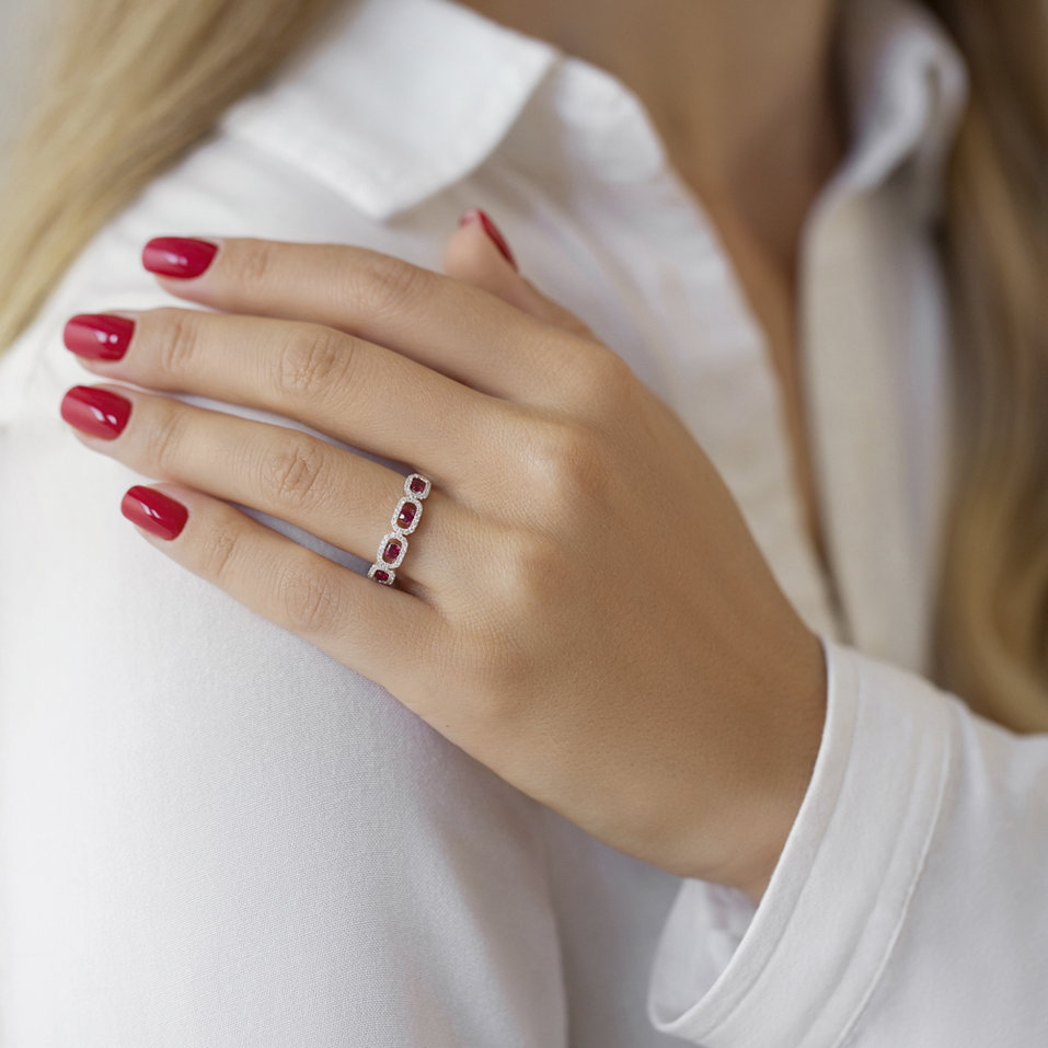 Diamond ring with Emerald Lexi