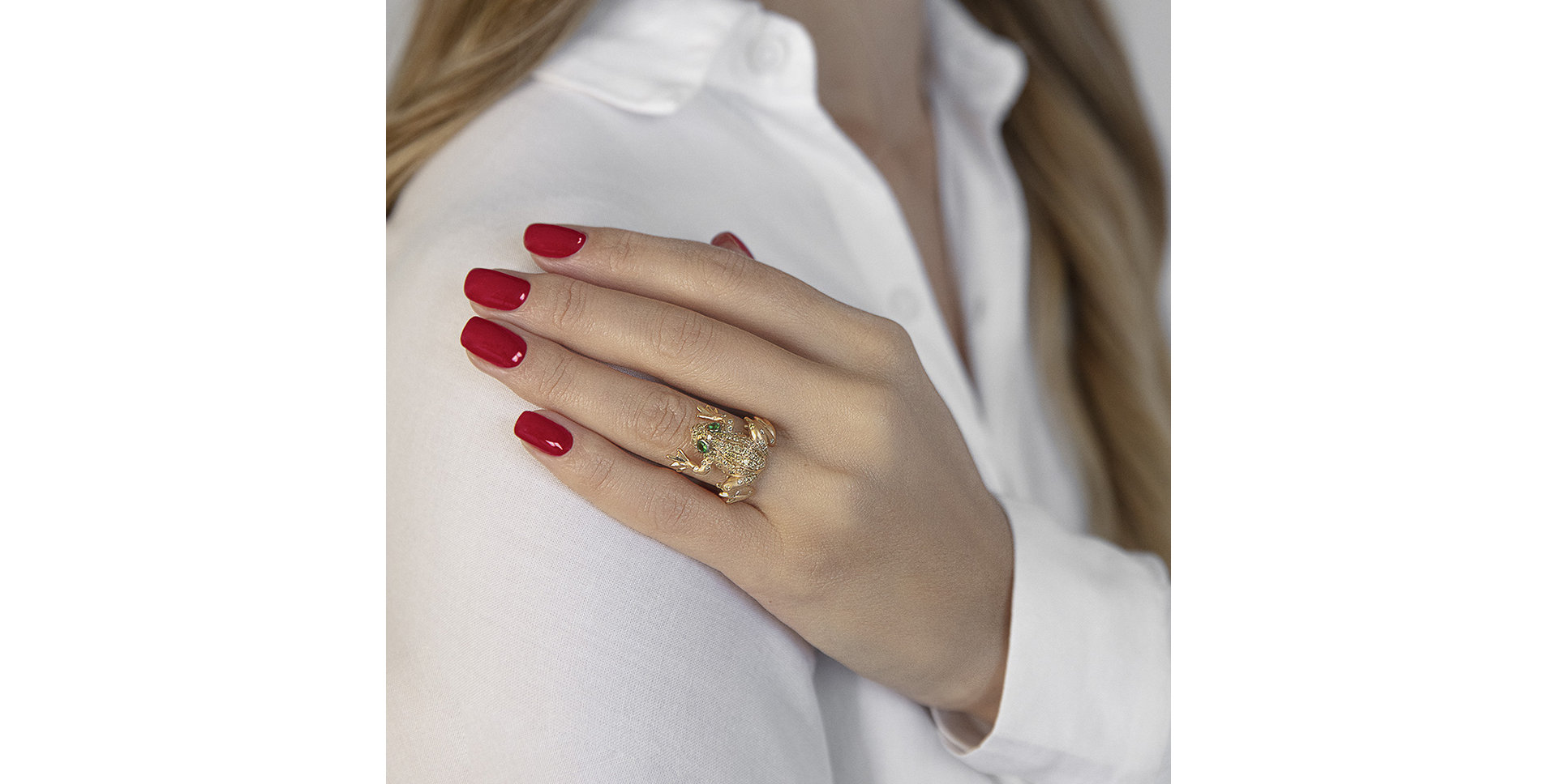 Ring with brown and yellow diamonds and Garnet Wild Nature