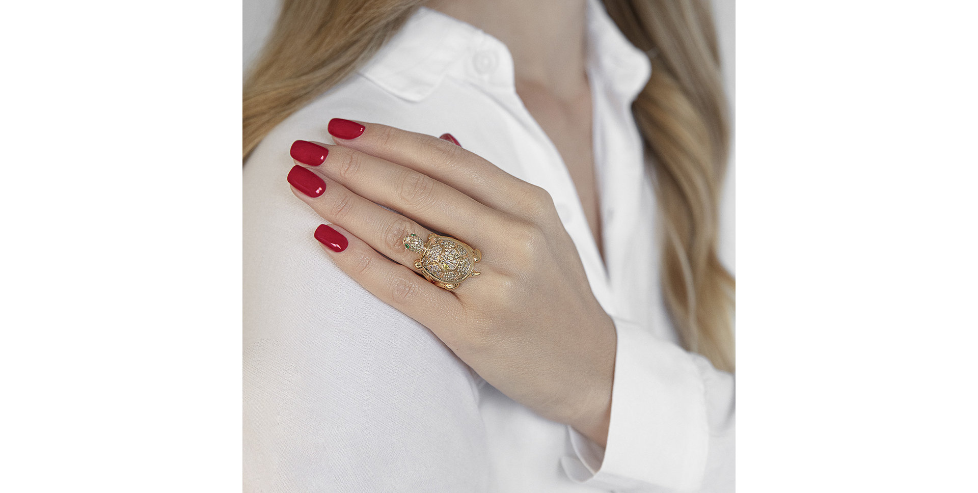 Ring with brown diamonds and Garnet Diamond Turtle