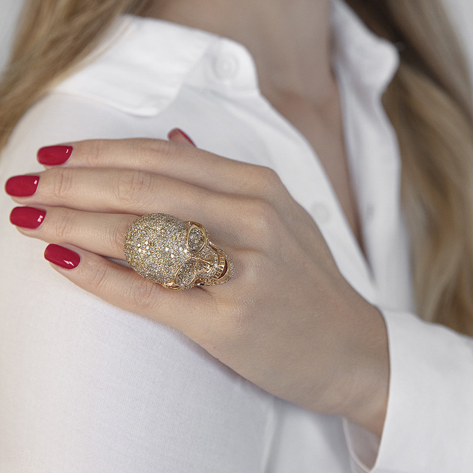 Ring with brown and white diamonds Diamond Skull