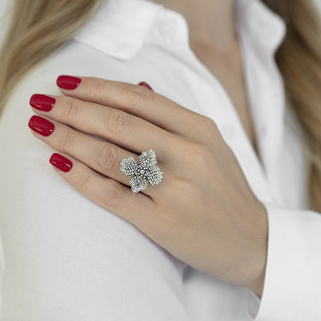 Ring with black and white diamonds Mystery Flower