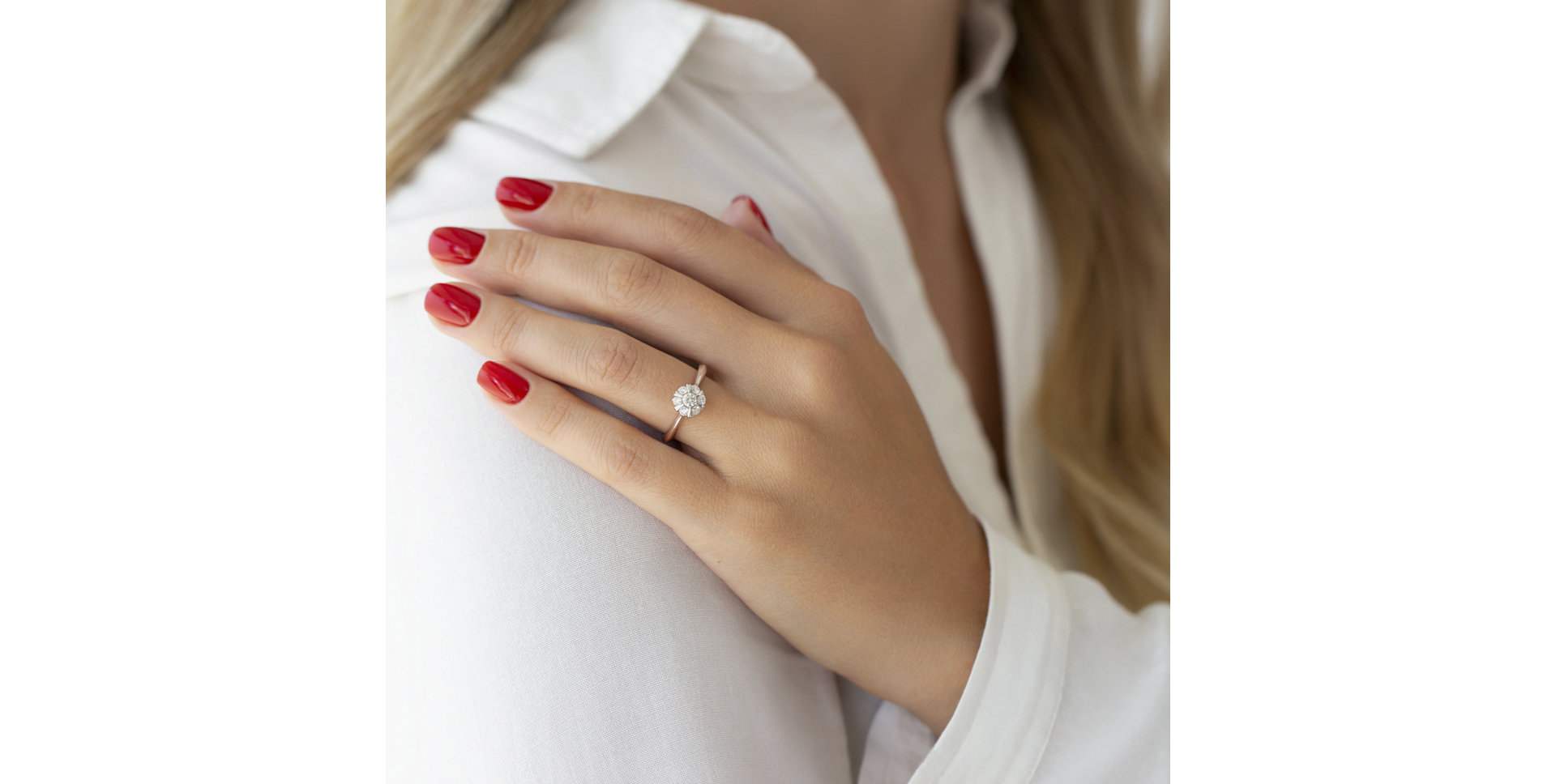 Diamond ring Briliant Sunlight