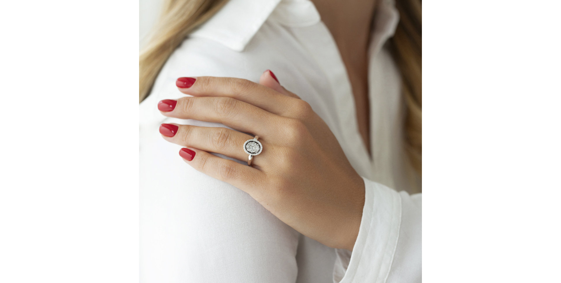 Diamond ring Camélia