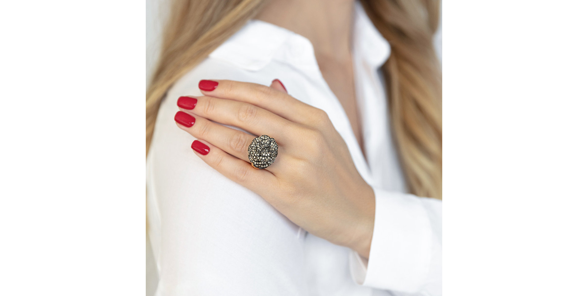 Ring with brown and black diamonds Miracle Aphrodite