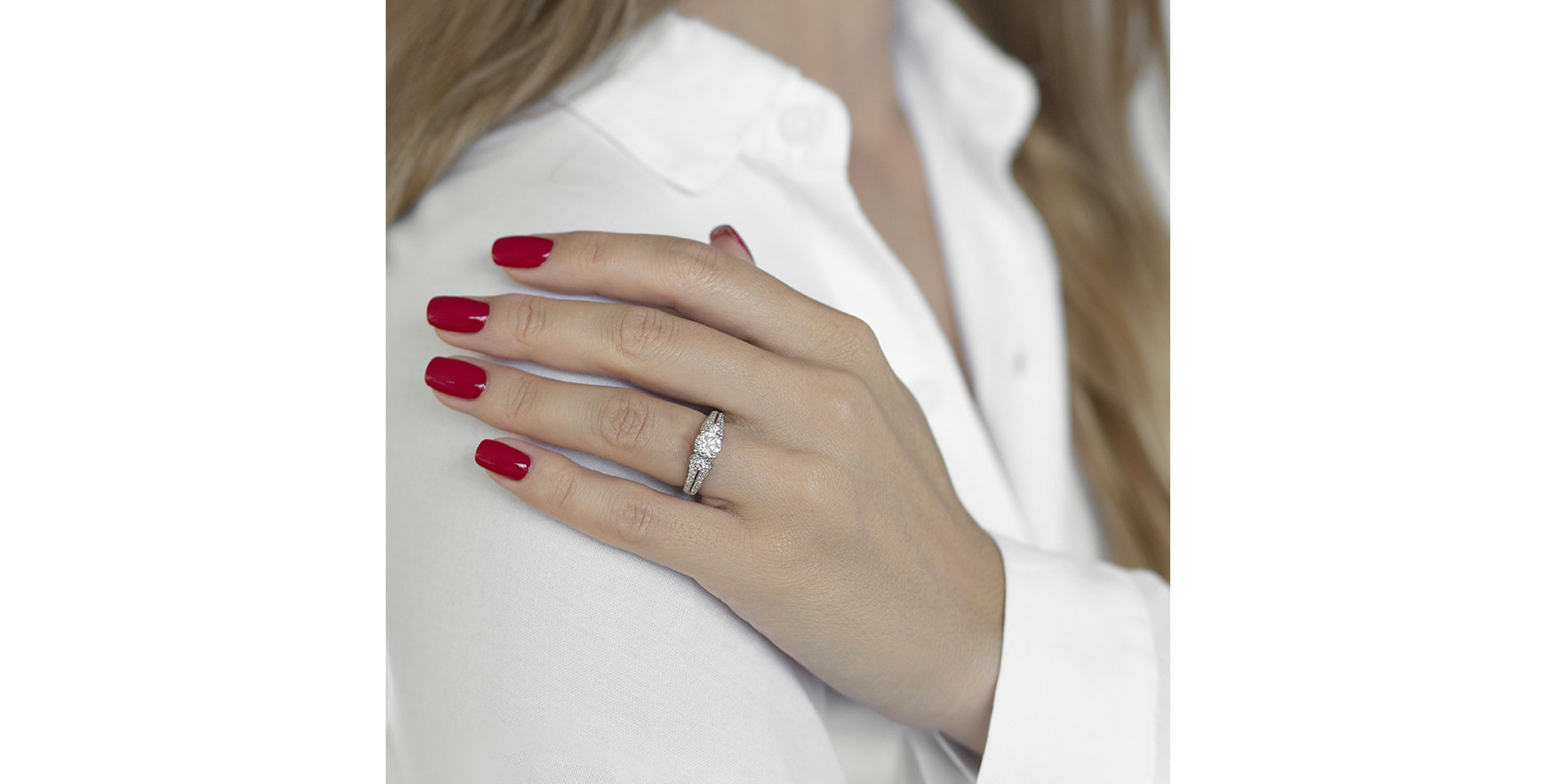 Diamond ring with Sapphire Zayan