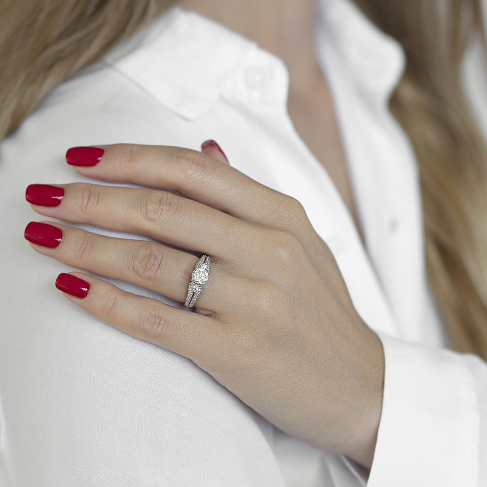 Diamond ring with Sapphire Zayan