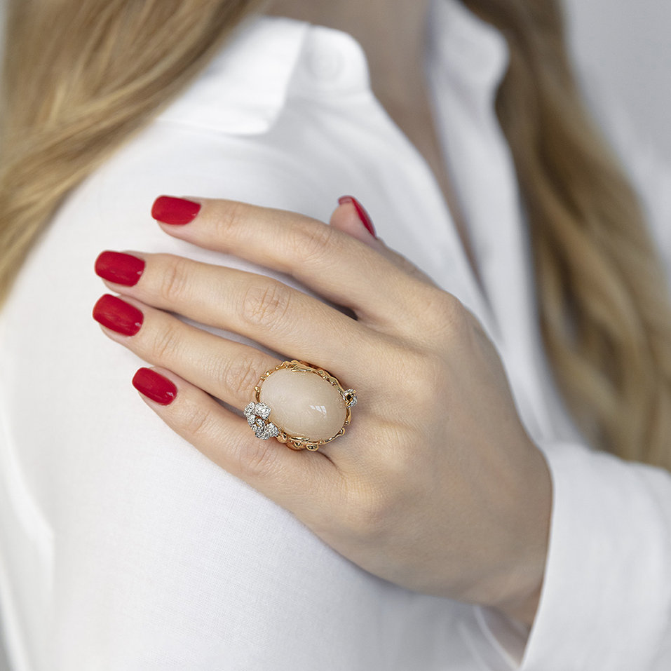 Ring with Moonstone and diamonds Deloras