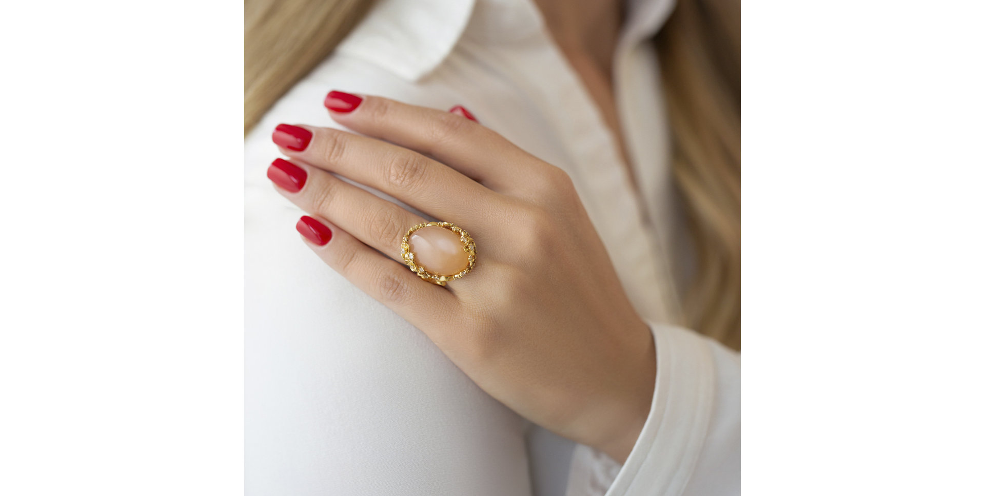 Ring with Moonstone and diamonds High Magic