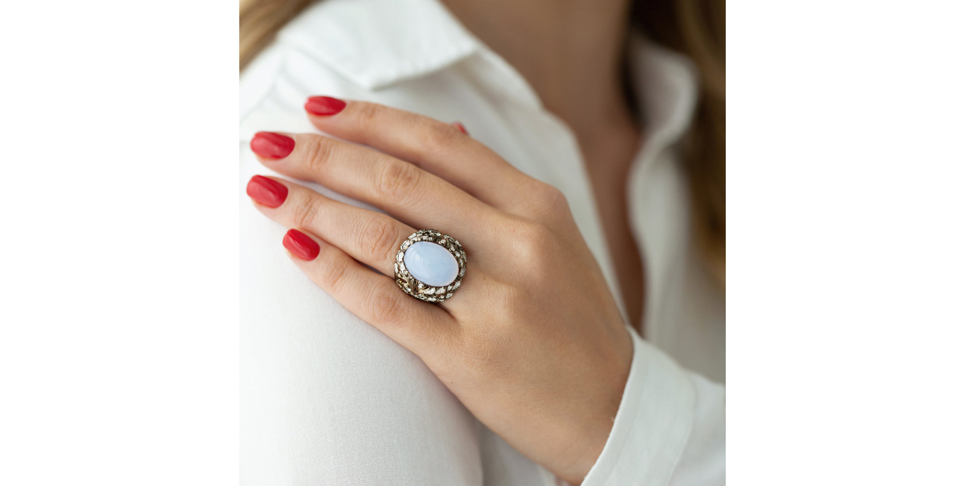 Ring with Moonstone and diamonds Delinda