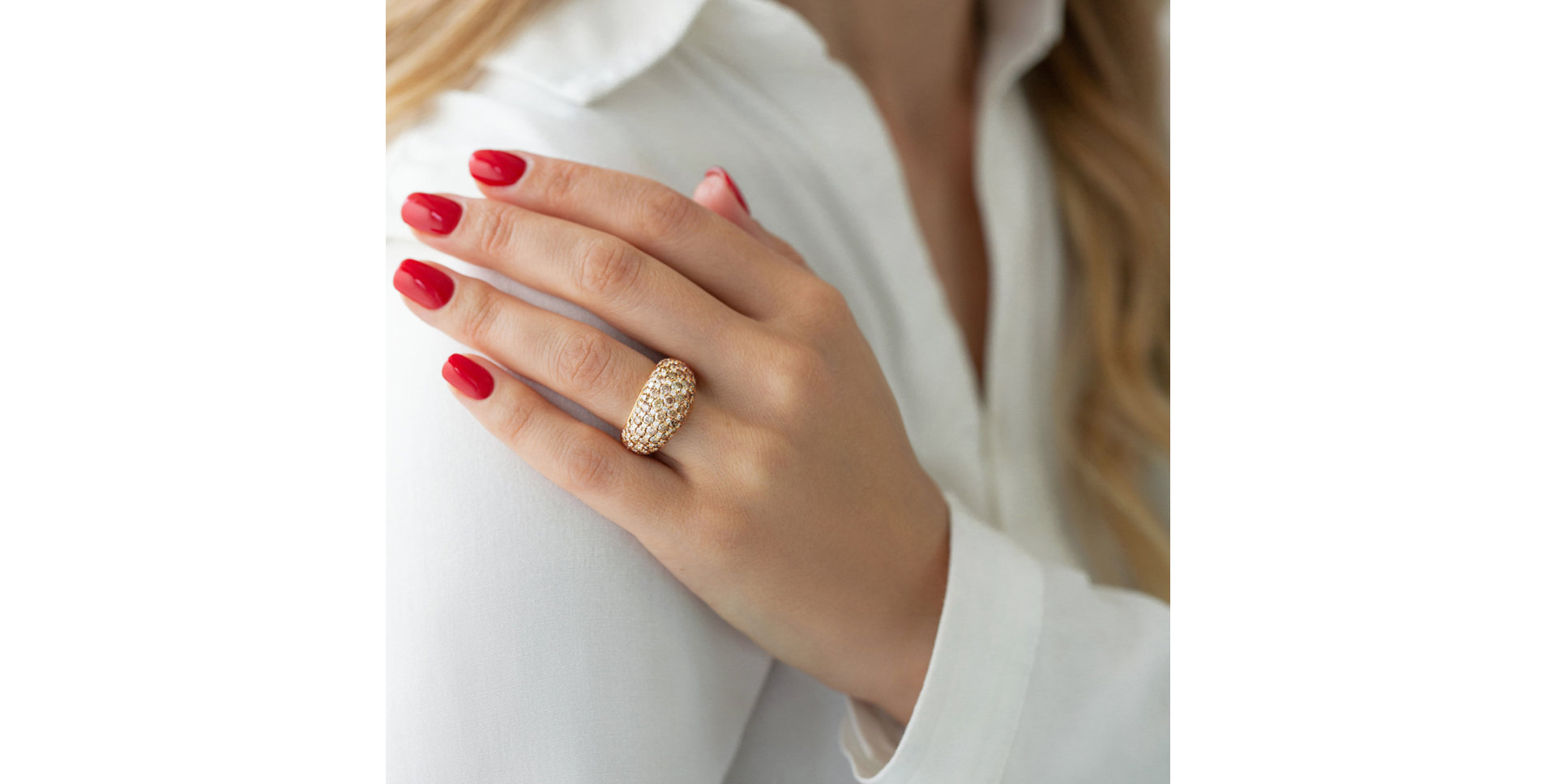 Ring with brown and white diamonds Candi