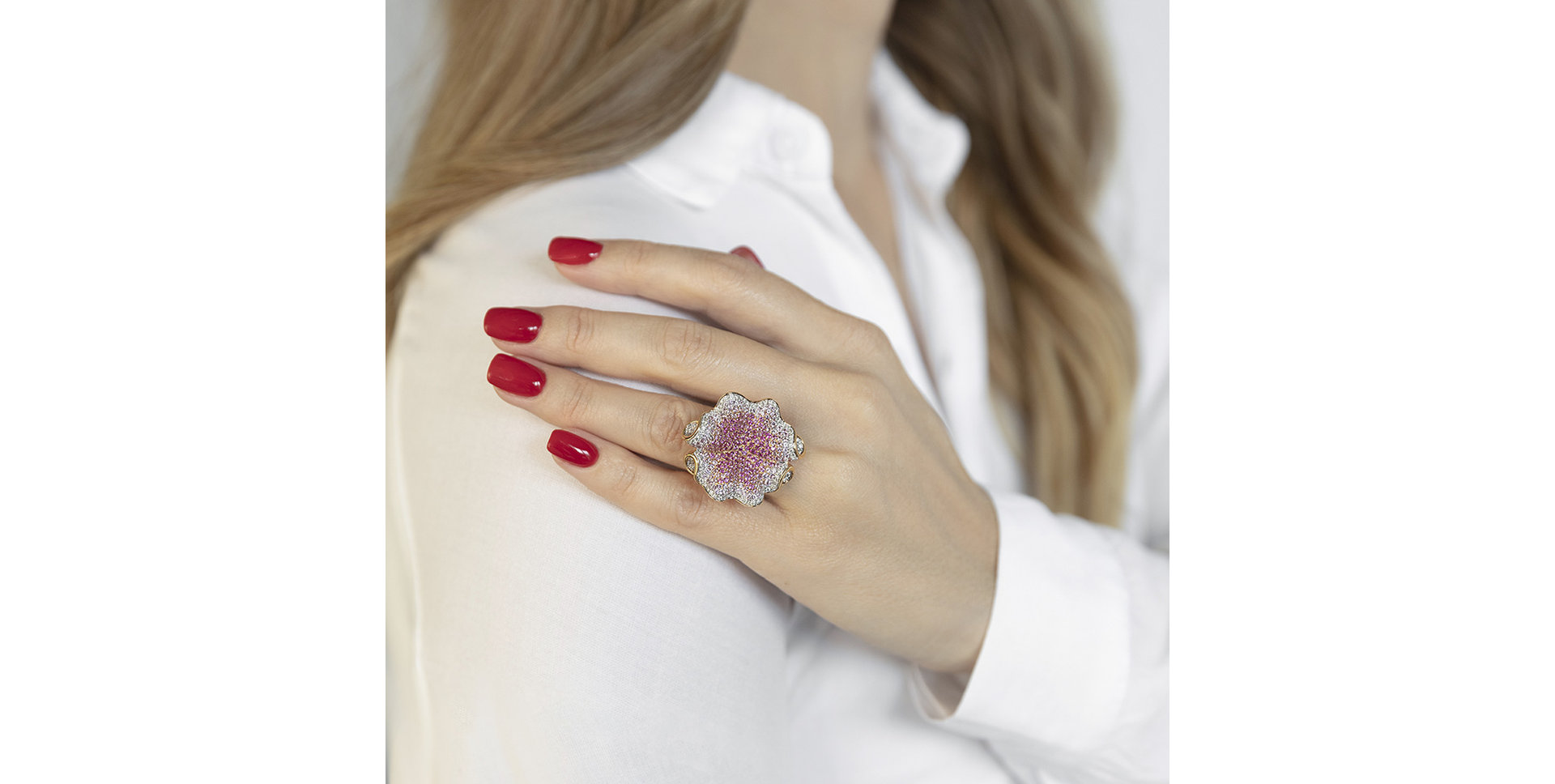 Diamond ring with Sapphire Kayce