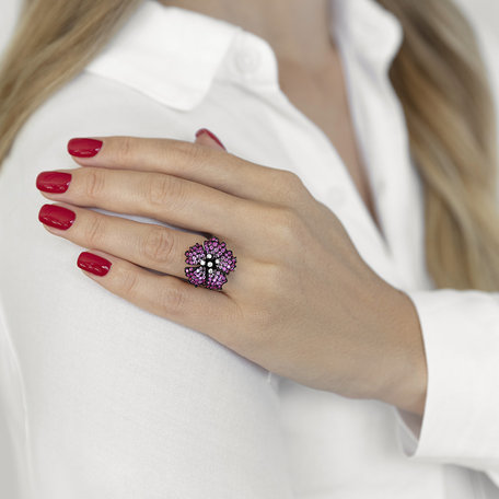Diamond ring with diamonds, Sapphire and Ruby Cara