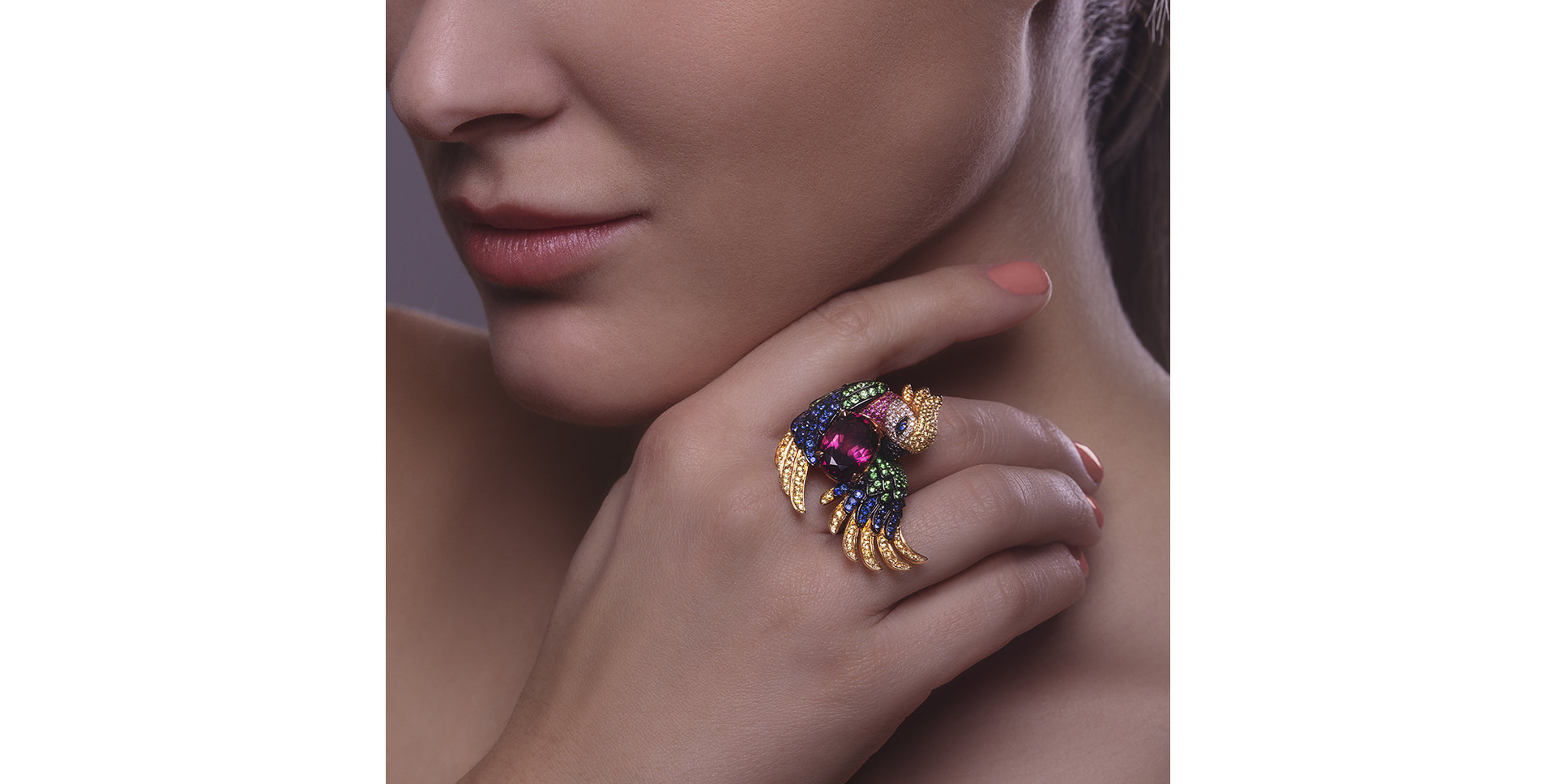 Ring with black and white diamonds and gemstones Parrot King