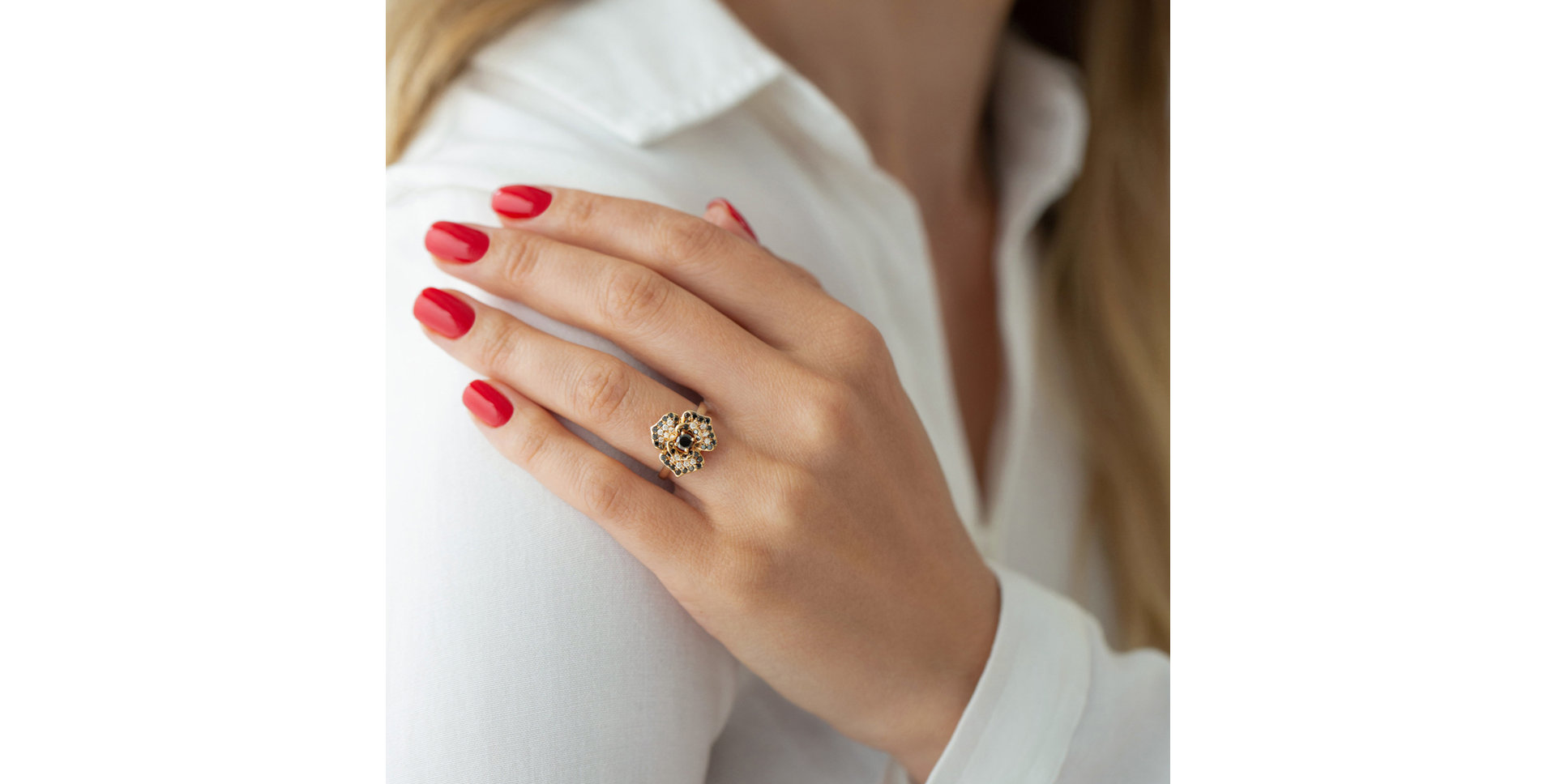 Ring with black and white diamonds Moonlight Orchid