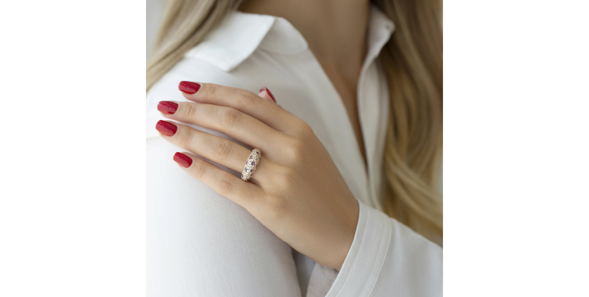 Diamond ring with Sapphire Adeline