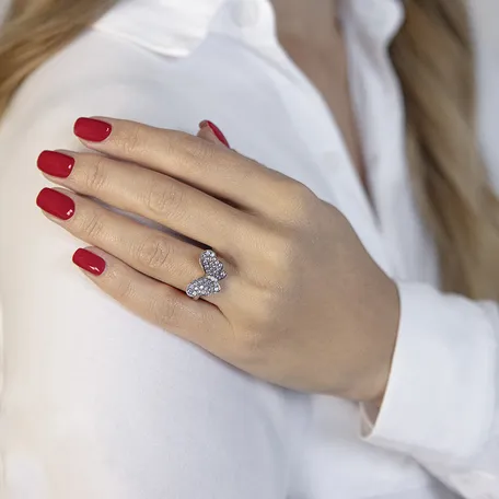 Diamond ring with Sapphire Rawishing Butterfly
