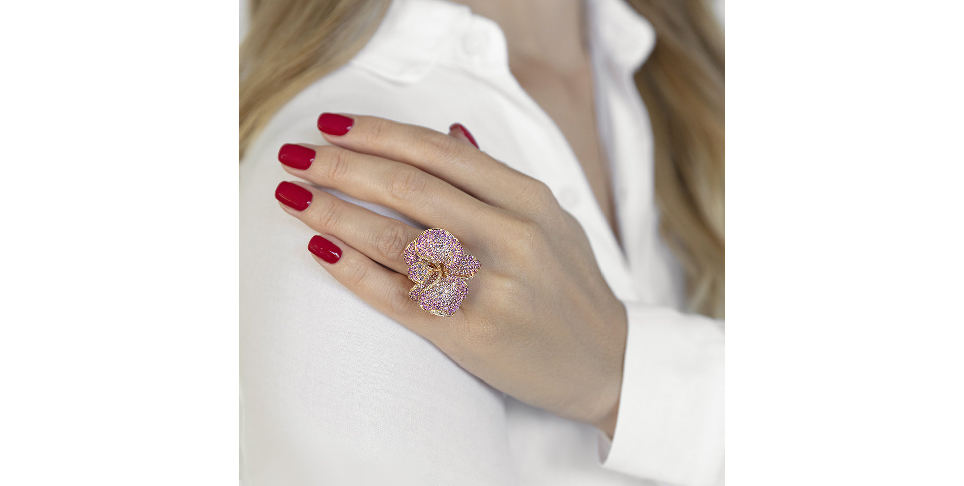 Diamond ring with Sapphire Star Orchid