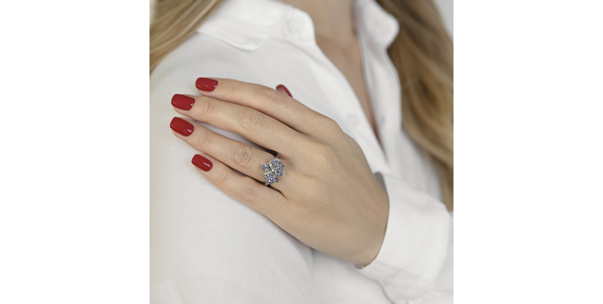 Diamond ring with Sapphire Noble Orchid