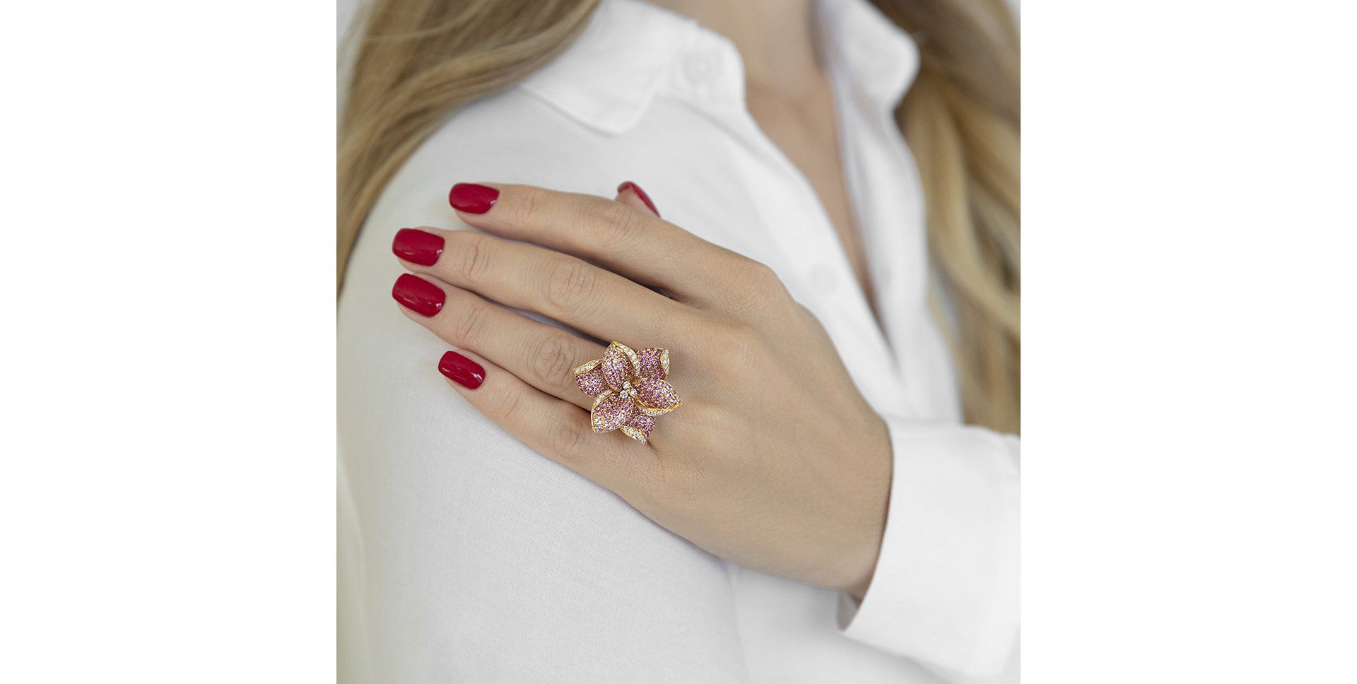 Diamond ring with Sapphire Poetic Jasmine