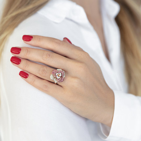 Diamond ring with Sapphire Exotic Magnolia