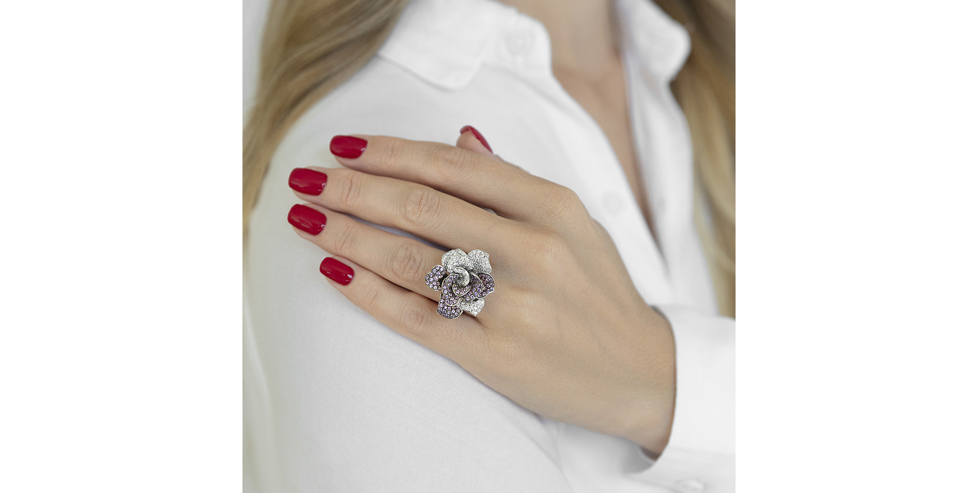 Diamond ring with Sapphire Heavenly Magnolia