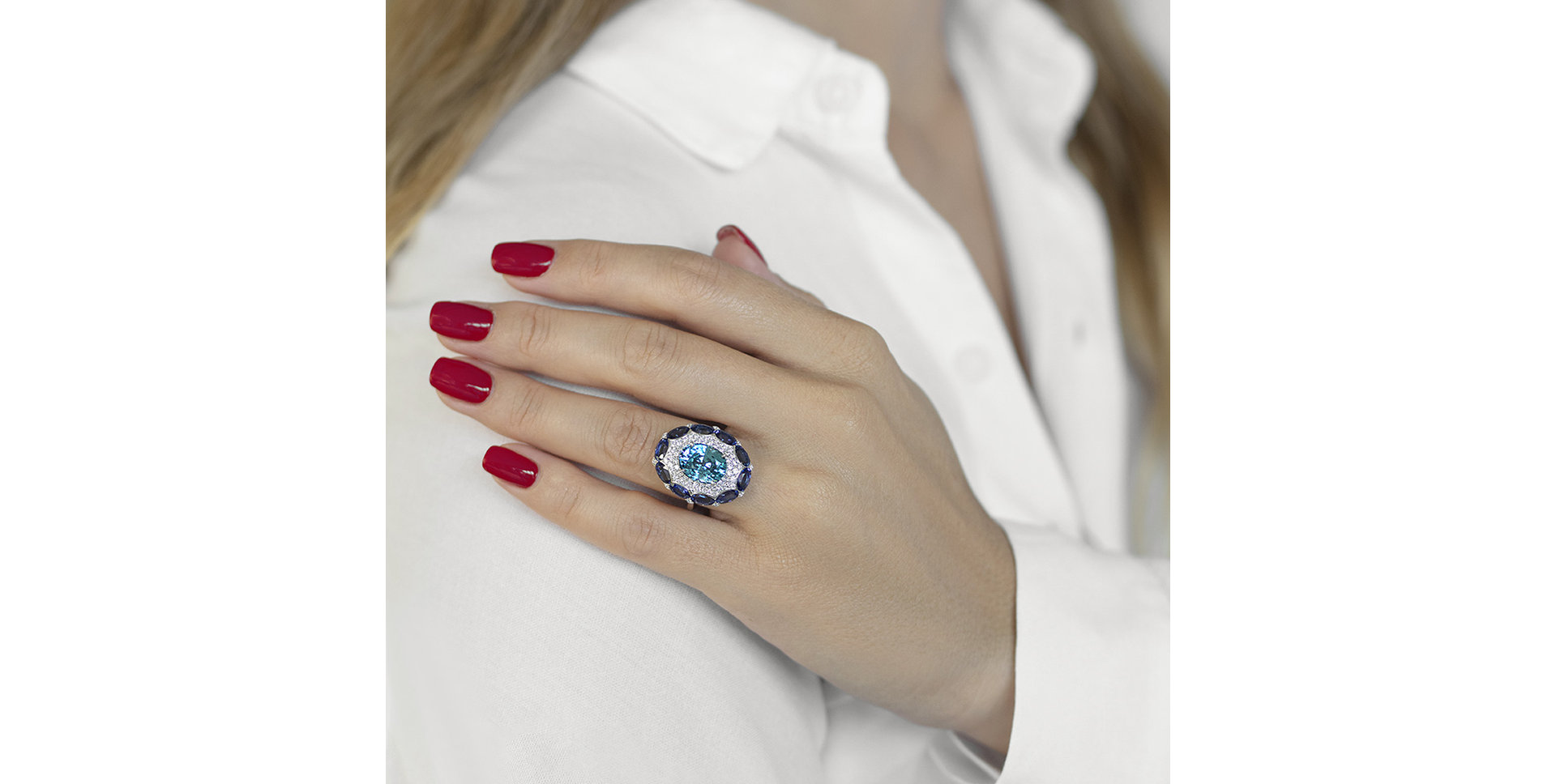 Diamond ring with gemstone and Sapphire Blue Gentility