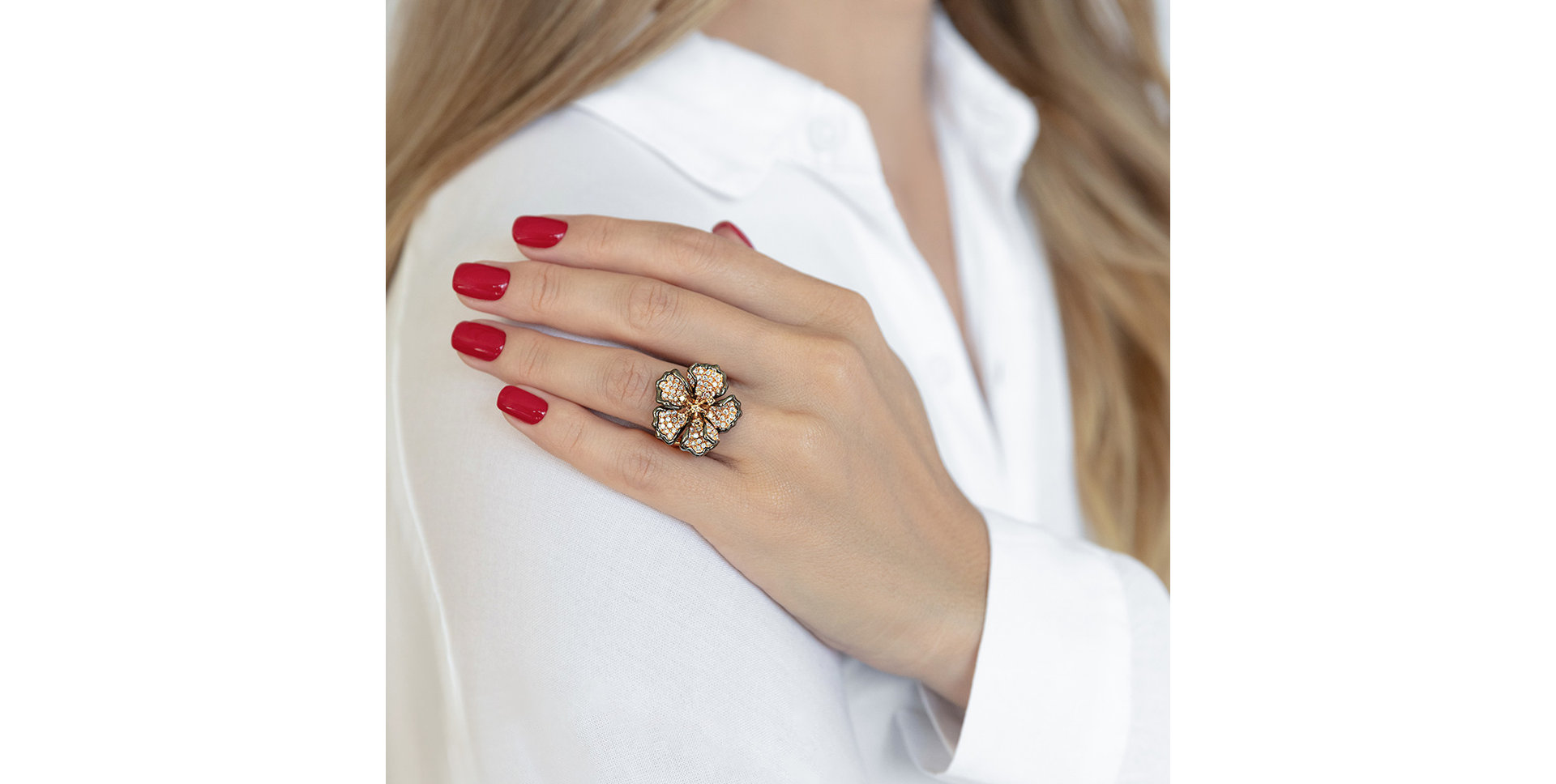 Ring with white and brown diamonds Oxalis