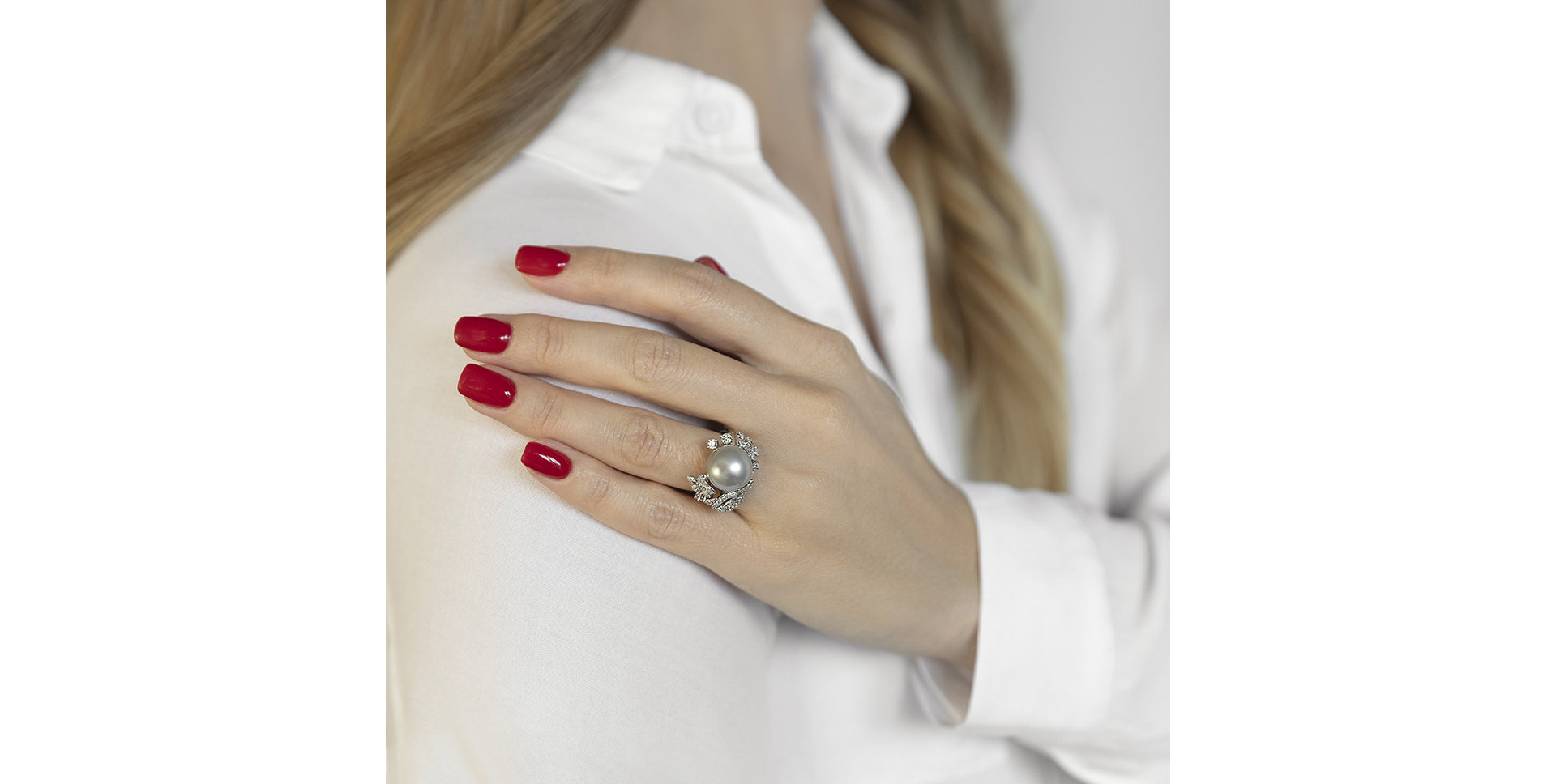 Diamond ring with Pearl Poetic Flowers