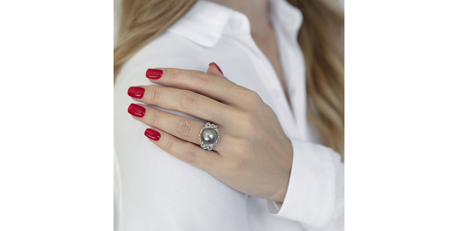 Diamond ring with Pearl Madame Pearl