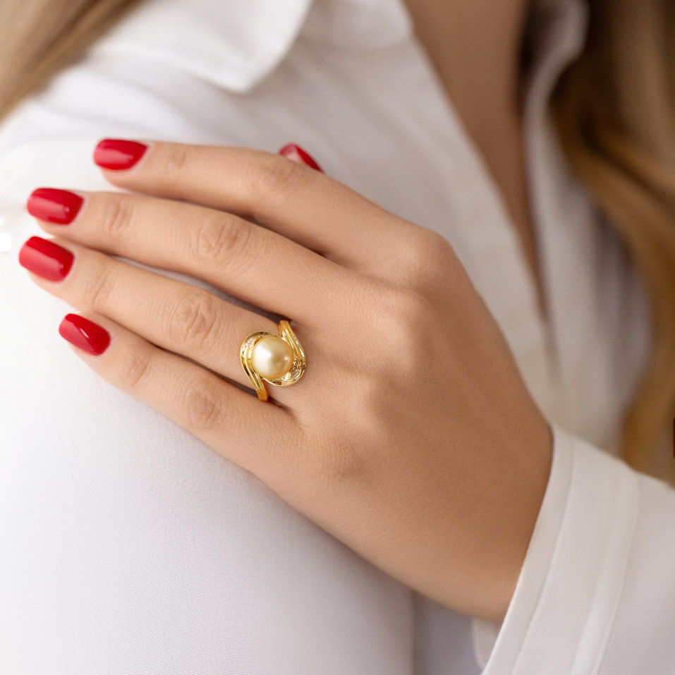 Diamond ring with Pearl Rise & Shine