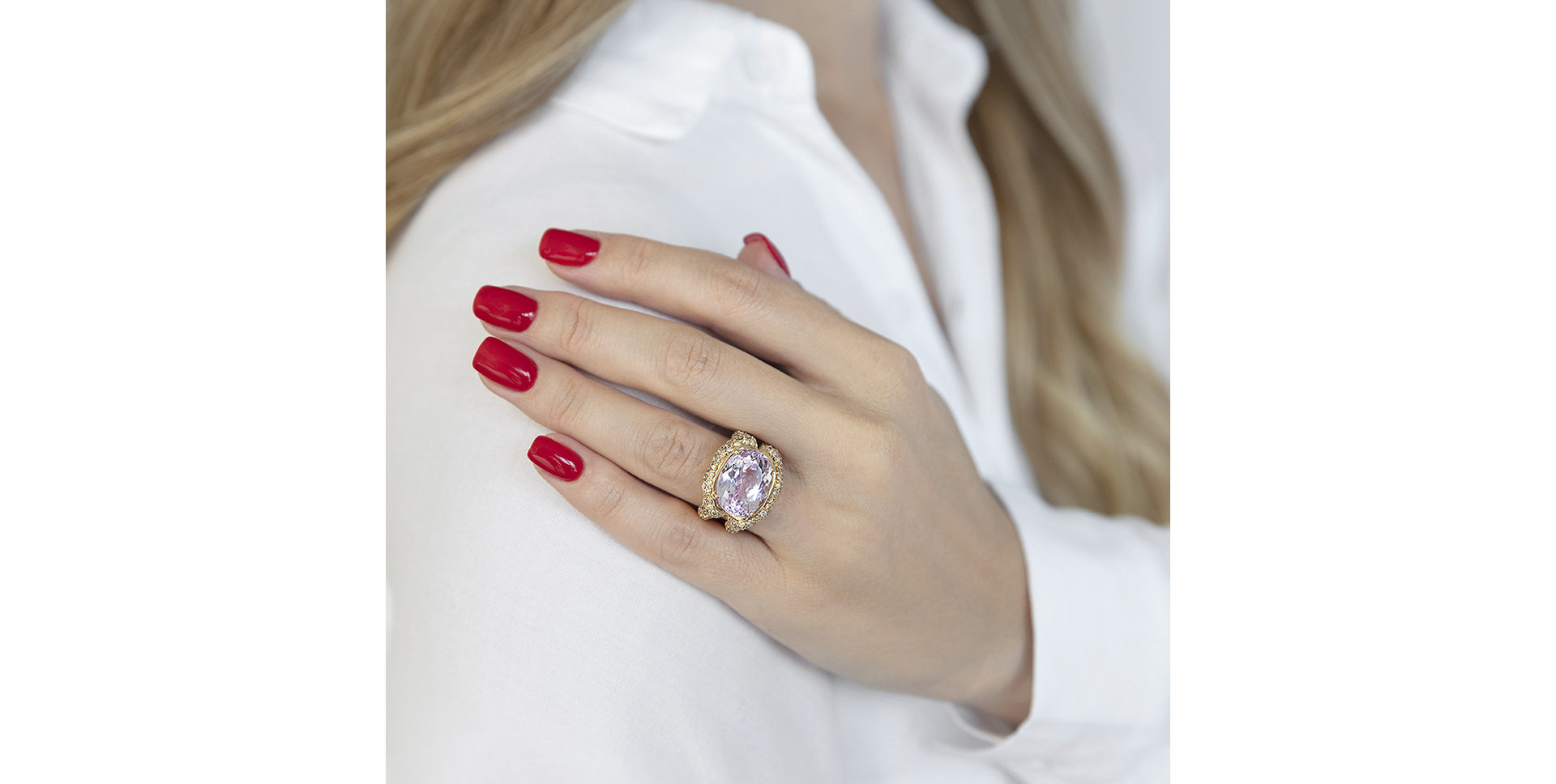 Ring with white and brown diamonds Metal Flower