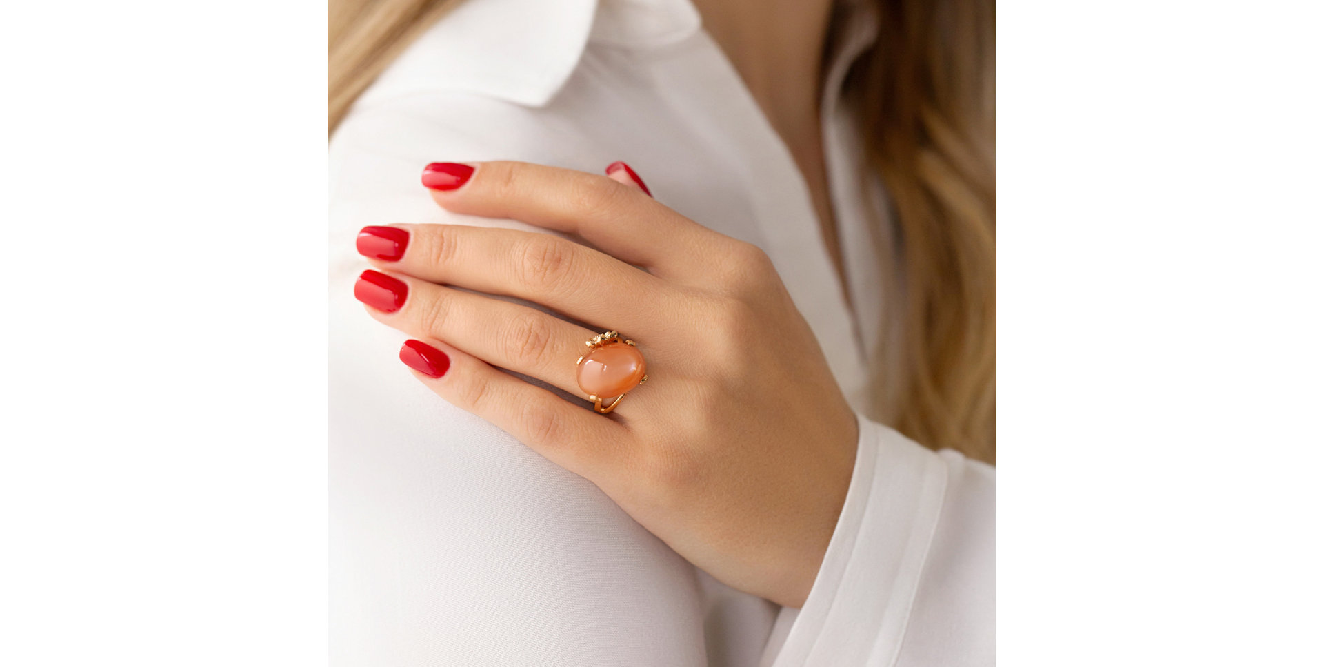 Ring with Moonstone and diamonds Romantic Desire