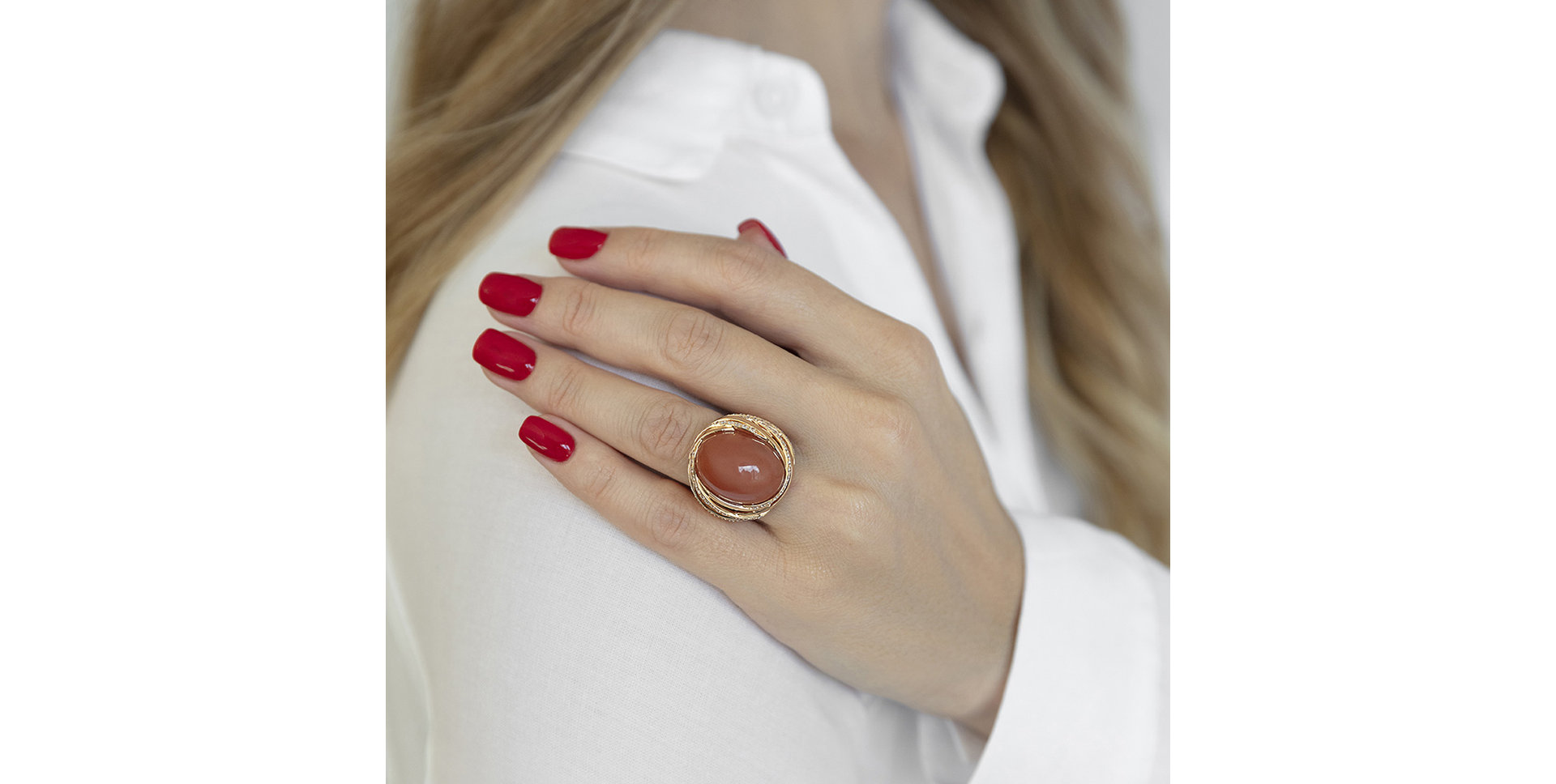 Ring with Moonstone and diamonds Eminence of Sea