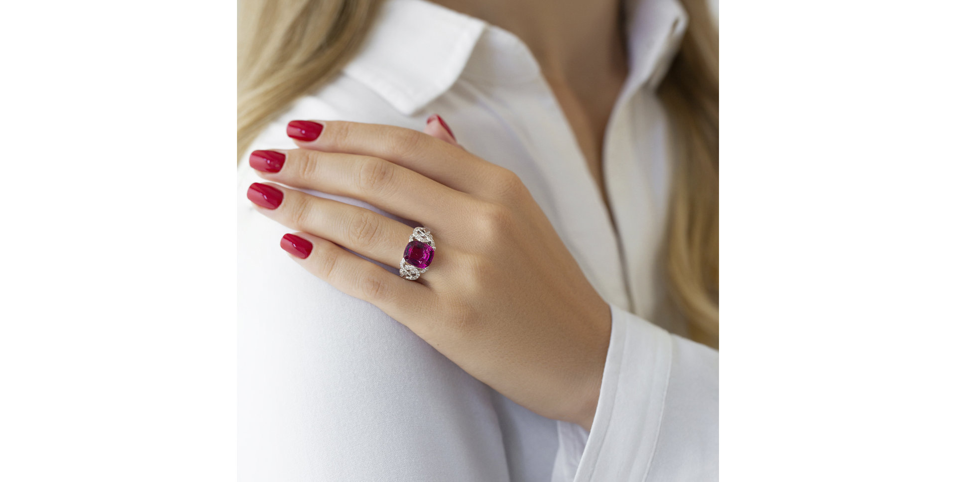 Diamond ring with Tourmalíne Red Romance