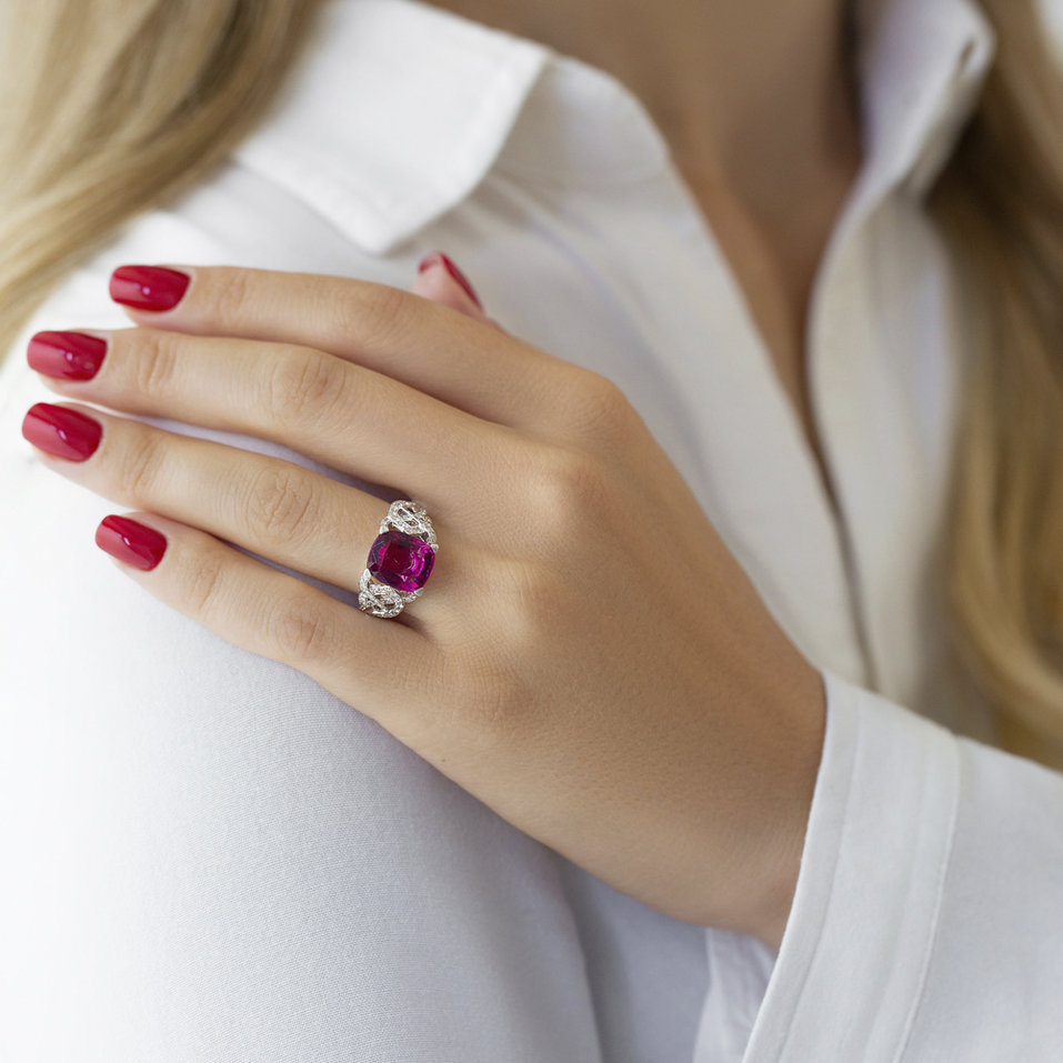 Diamond ring with Tourmalíne Red Romance