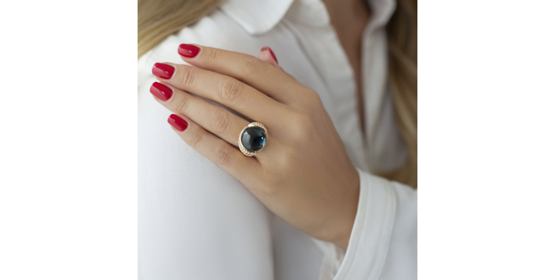 Diamond ring with Rose Quartz Venus Poetry