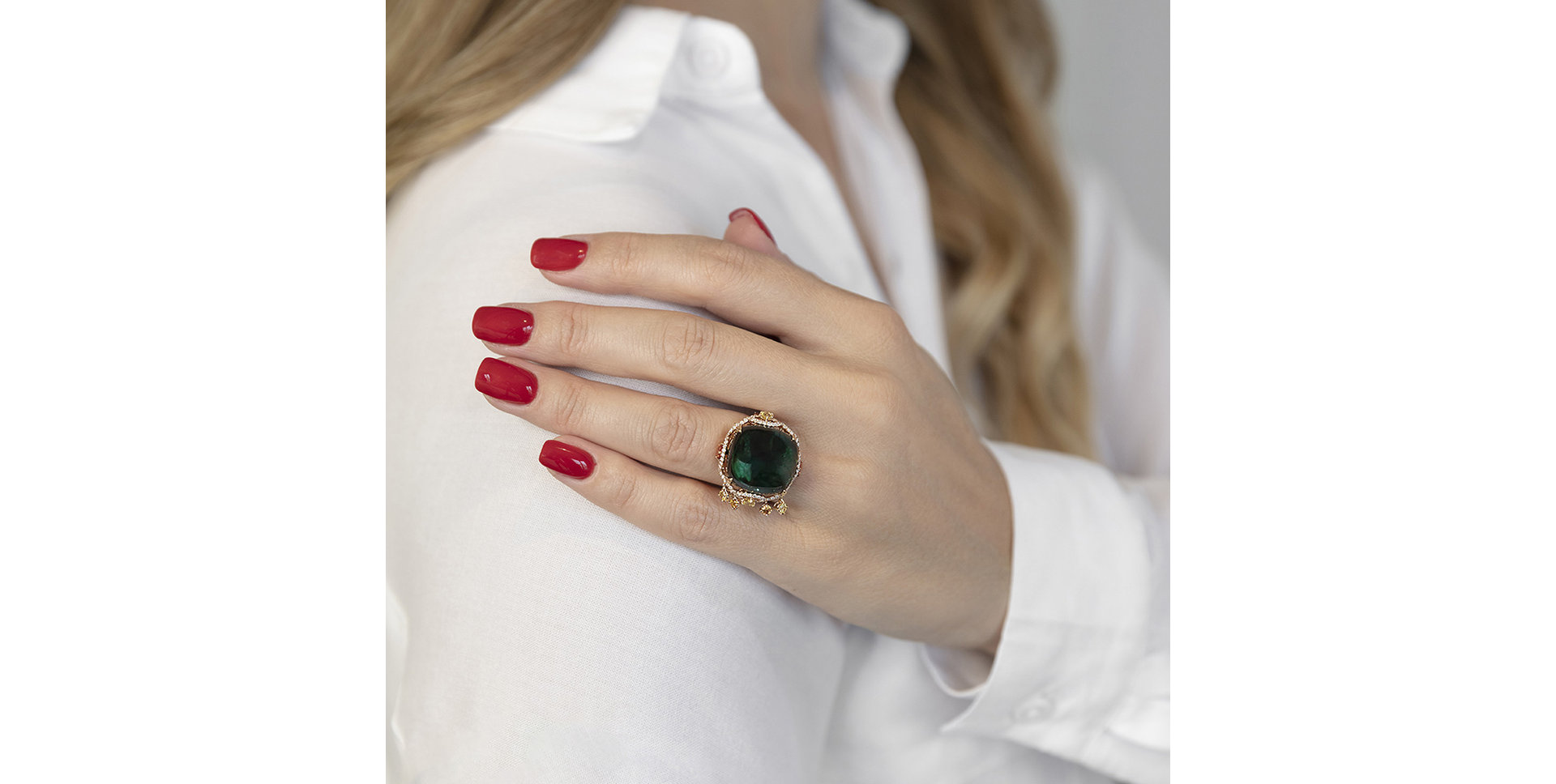 Diamond ring with Tourmalíne and Sapphire Dark Princess