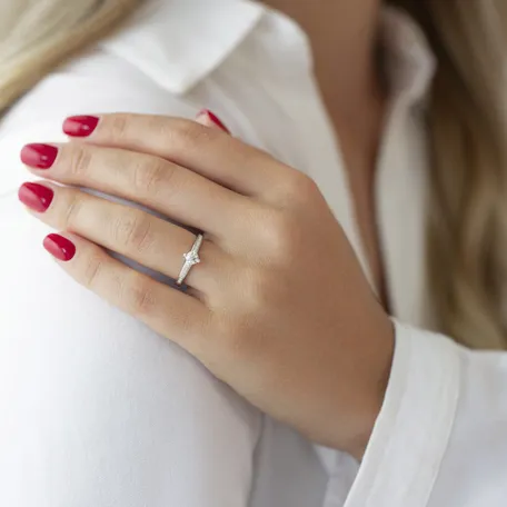 Diamond ring Violet