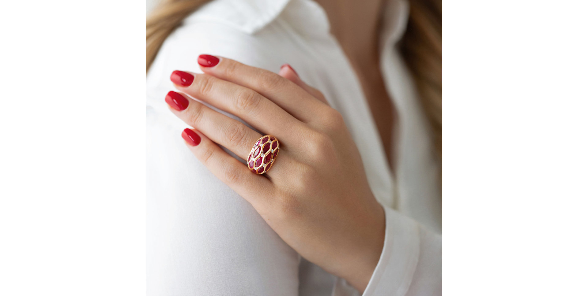Diamond ring with Ruby Félice