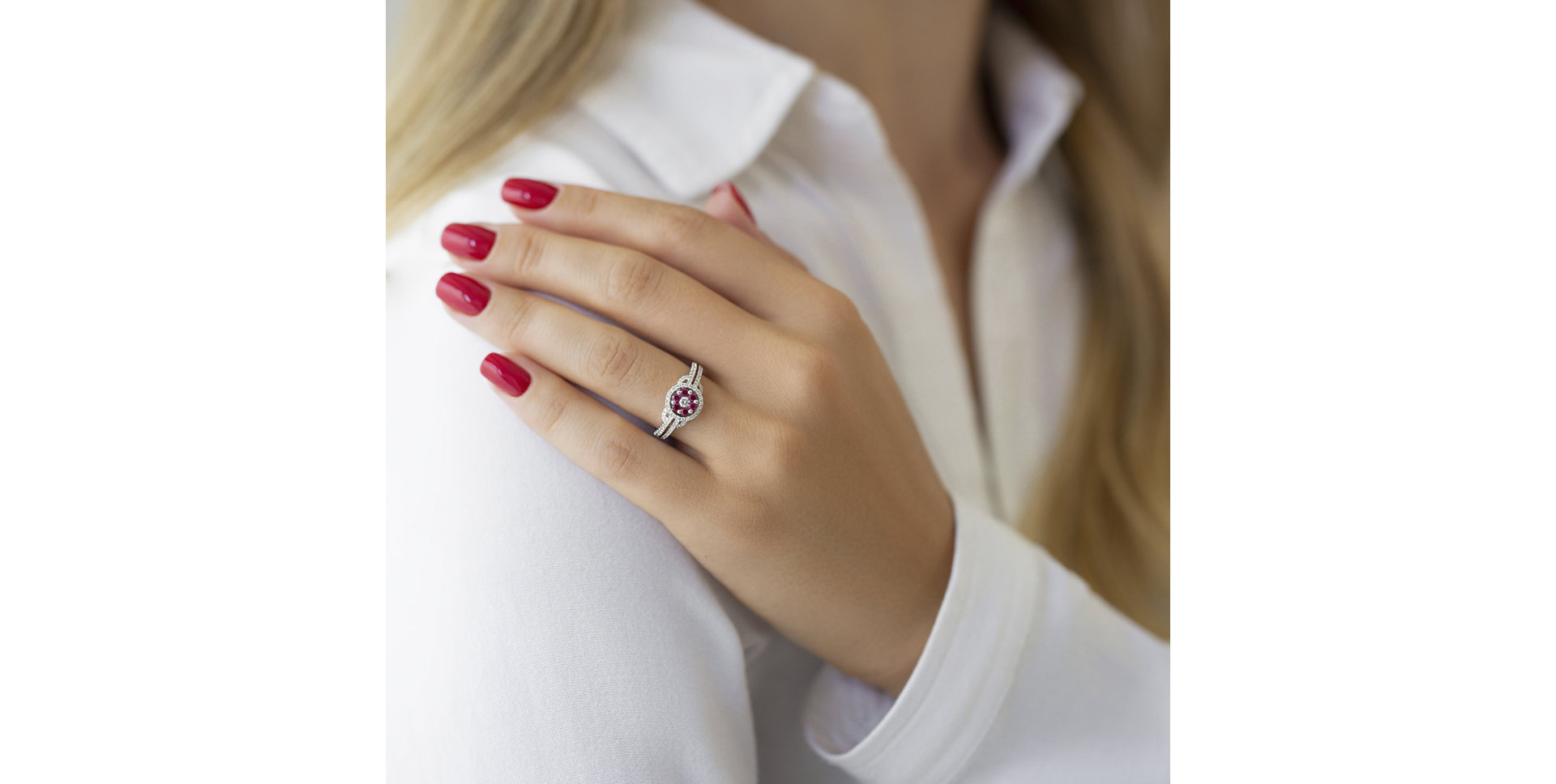 Diamond ring with Ruby Priscilla