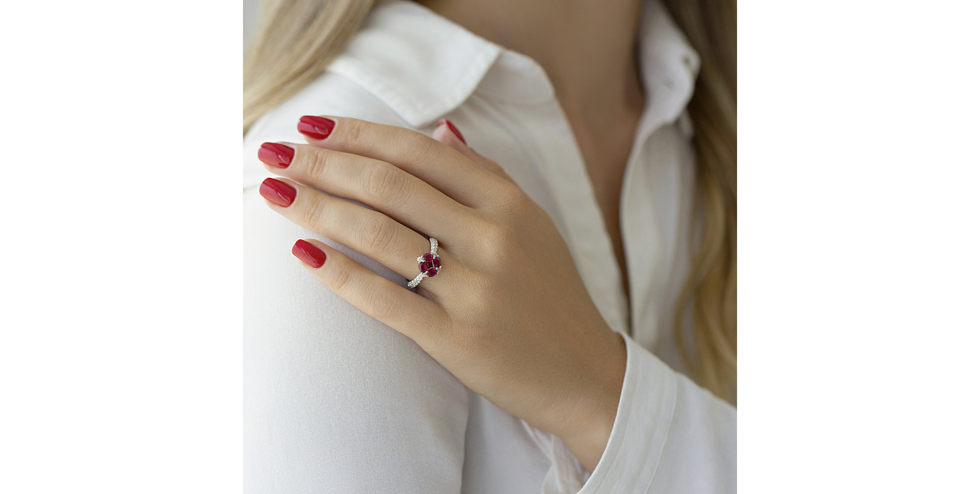 Diamond ring with Ruby Elliot