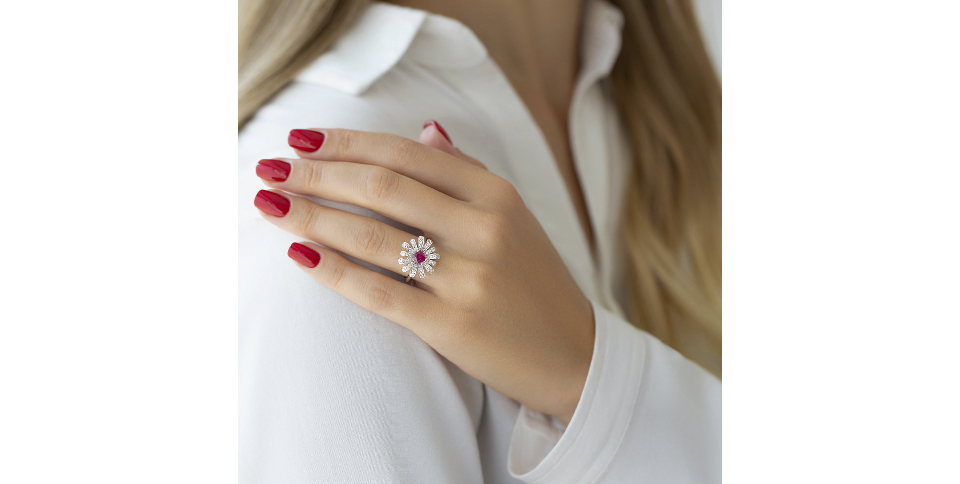 Diamond ring with Ruby Anya