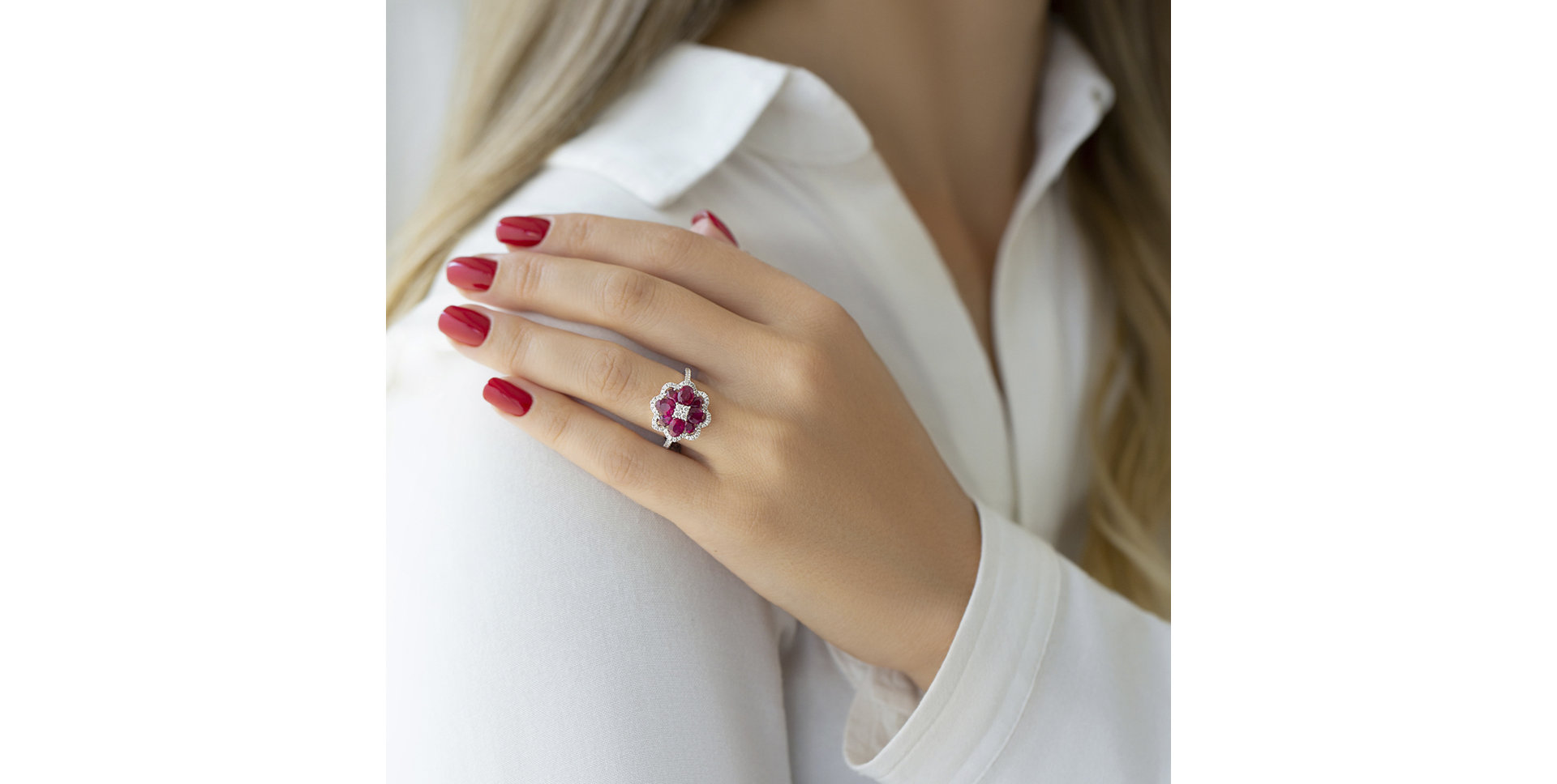 Diamond ring with Ruby Faye