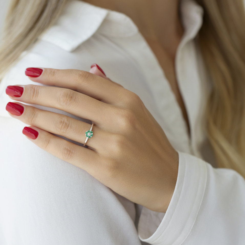 Diamond ring with Emerald Rosalie