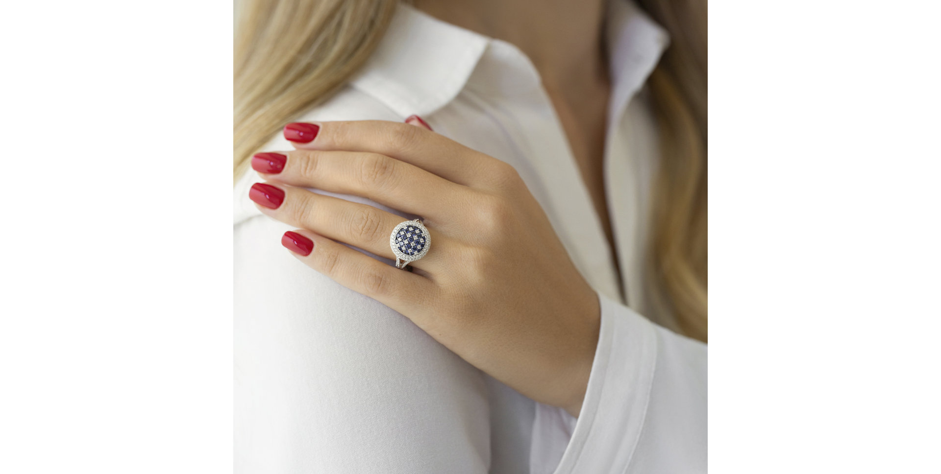 Diamond ring with Sapphire Célestine