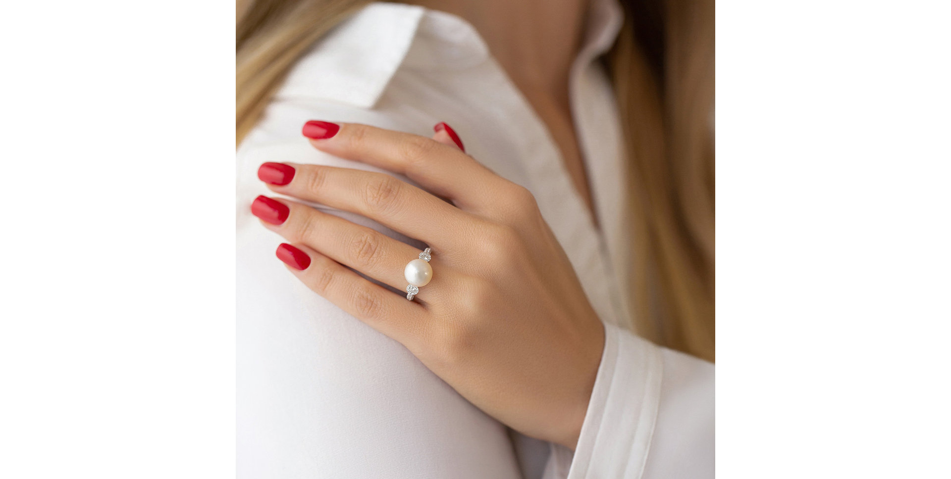 Diamond ring with Pearl Drowning