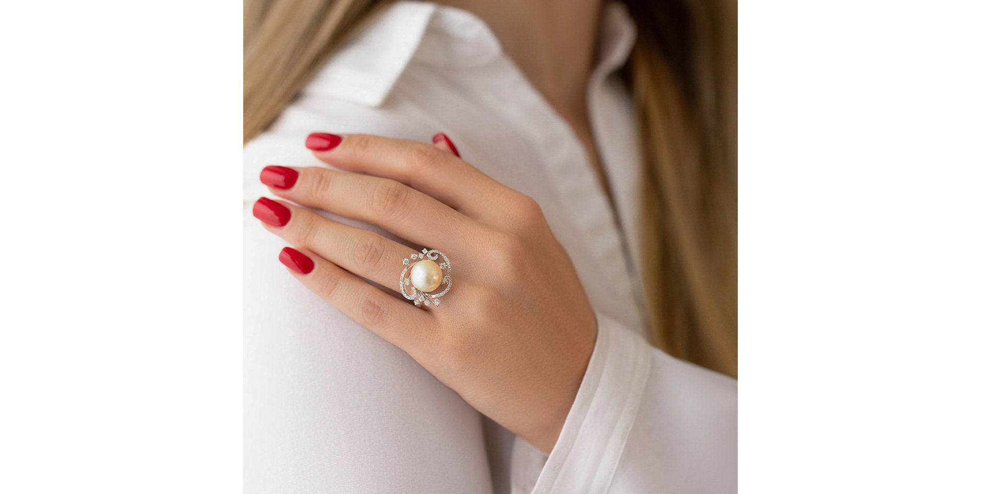 Diamond ring with Pearl No Suprises