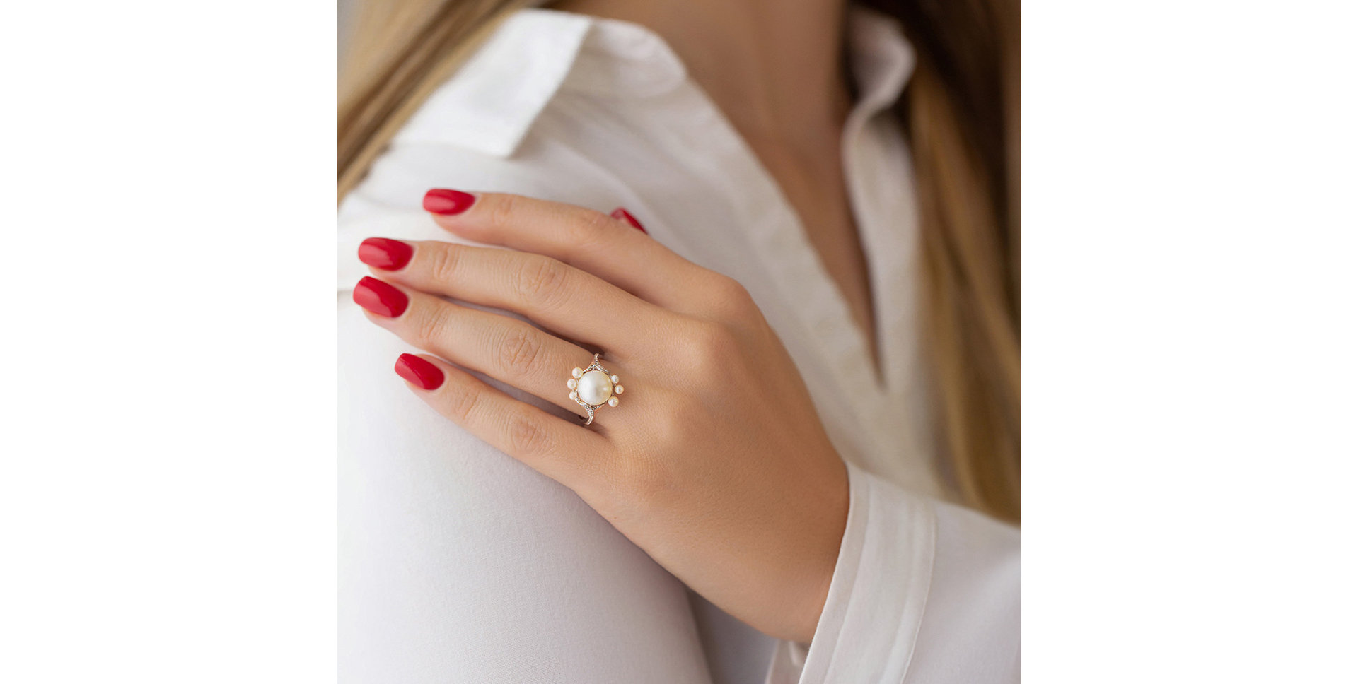 Diamond ring with Pearl White Virgin