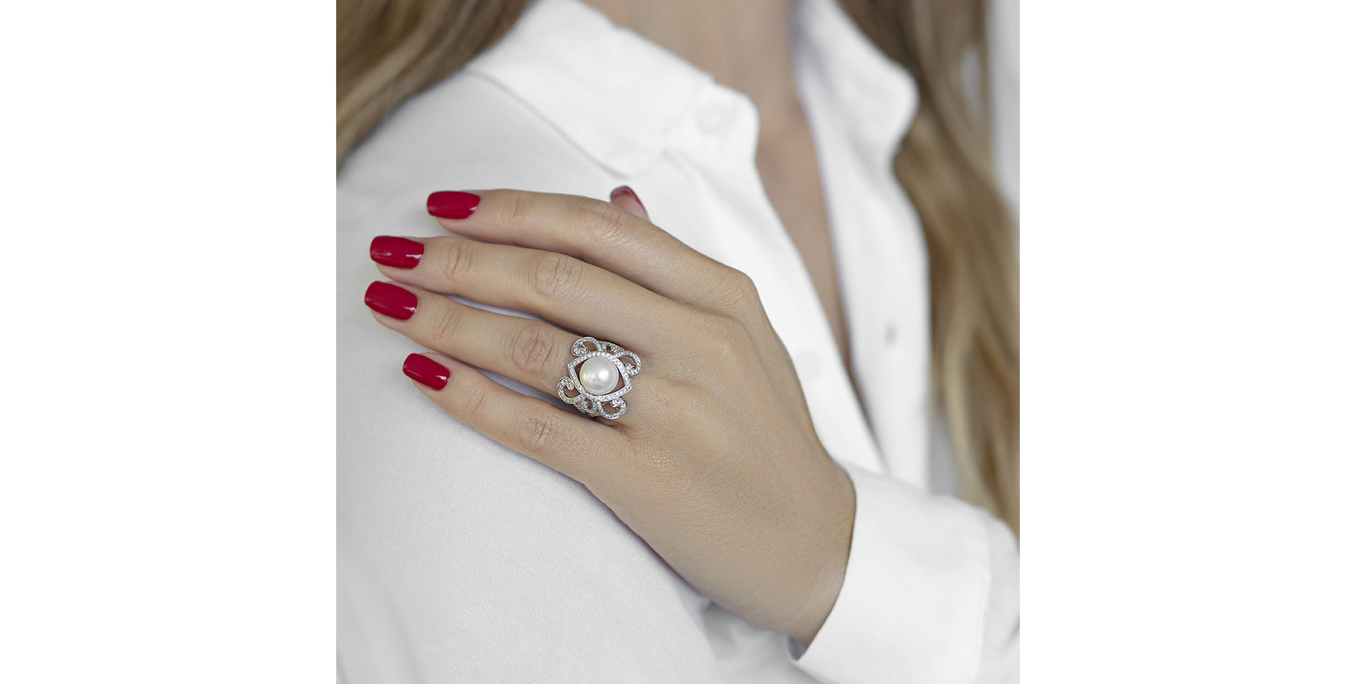 Diamond ring with Pearl White Countess